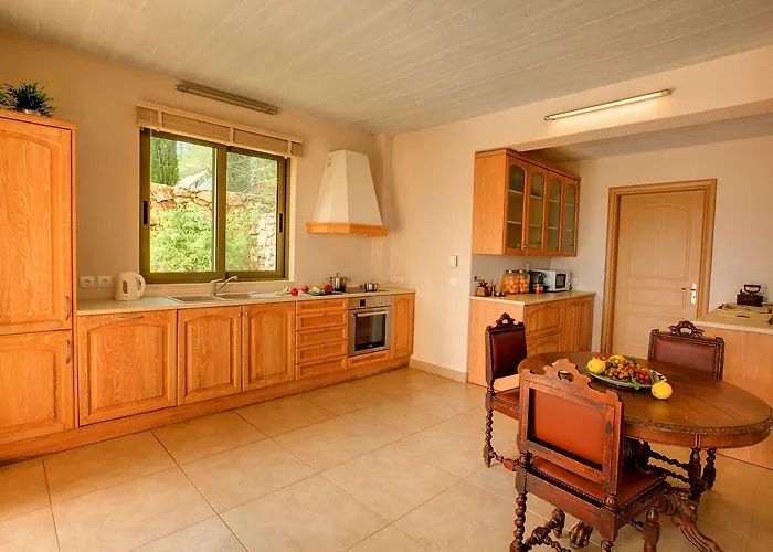 埃迪亚雷斯度假村别墅 * 莫斯塔